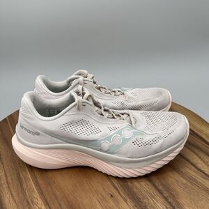 Saucony Kinvara 15 Shoes Womens Size 9.5 Gray Running Comfort Walking Sneakers